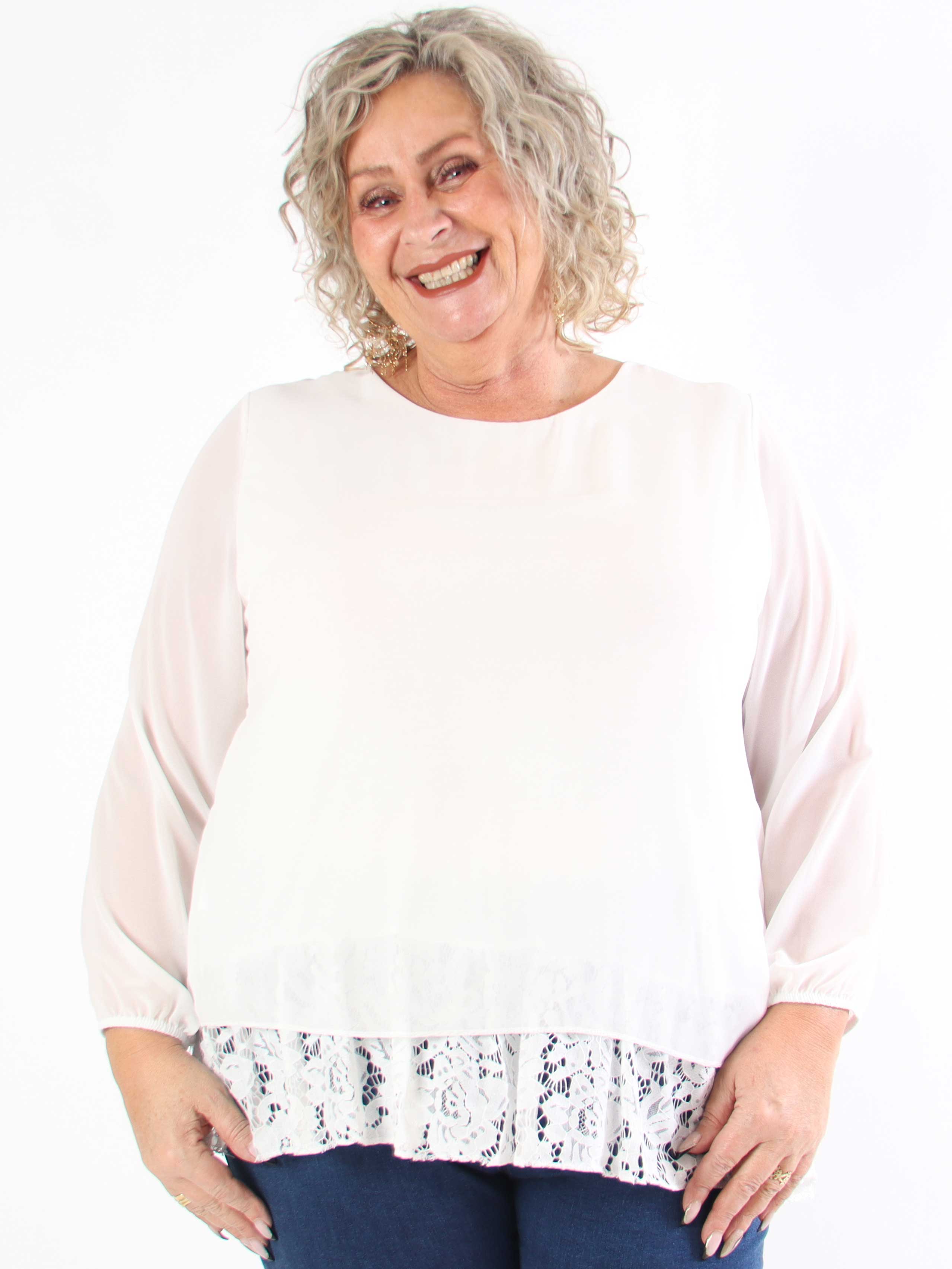 Luby Lace - Plus size-tunika i chiffong med spets i nederkant